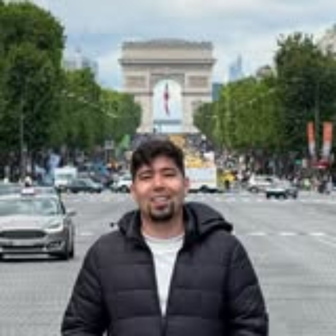 <strong>Julián T.</strong>